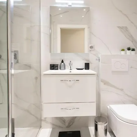 #60 Grimaldi 2bdr Near Beach,promenade Ac&wifi Apartmán *