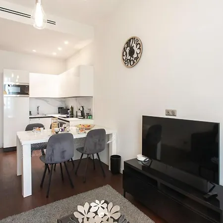 #60 Staywizus - Grimaldi 2bdr Near Beach,promenade Ac&wifi